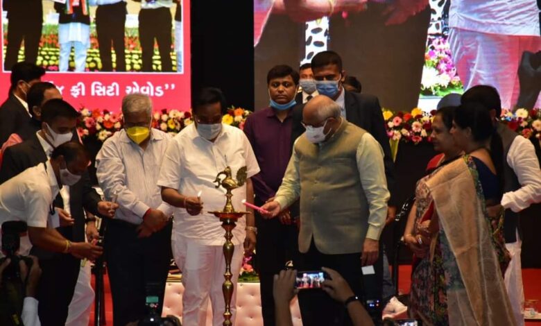 On 'Urban Development Day' a total of Rs. 217.25 crore infrastructure development works were presented to the people of Surat by the Gujarat Chief Minister.