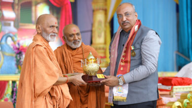 Nilesh Mandlewala founder and president of Donate Life was honored with the Dharmajivan Amrit Kumbh Award at the Amrit Mahotsav initiative of Sri Swaminarayan Gurukul Rajkot Sansthan